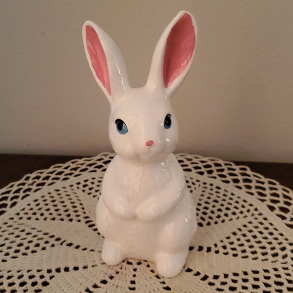 Henriksen Imports Inc. Other - Vintage Ceramic White Bunny Rabbit